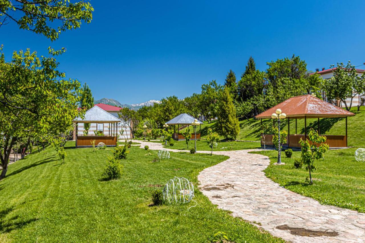 Лайнер Горный Курортный Комплекс Layner в Чимгане Екстер'єр фото